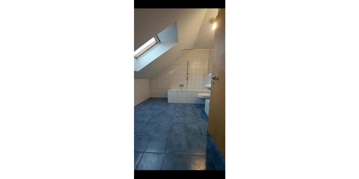 Dachgeschoßwohnung Duisburg Mittelmeiderich - 2 Zimmer, 73 m&sup2;, 525&euro; | Angebot:26127001