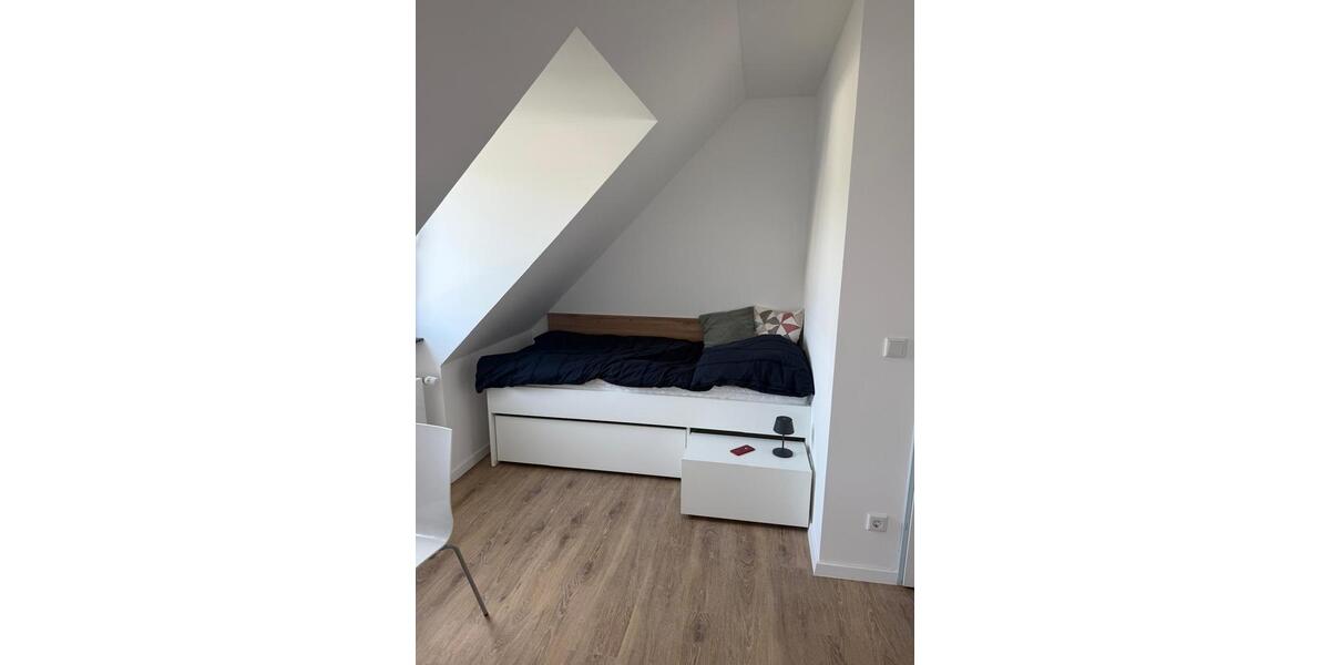 Dachgeschoßwohnung Essen Stadtbezirk VI - 1 Zimmer, 19 m&sup2;, 600&euro; | Angebot:26443466