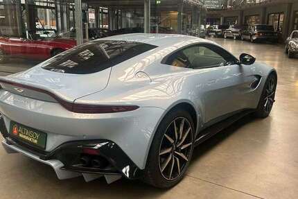 Aston Martin V8