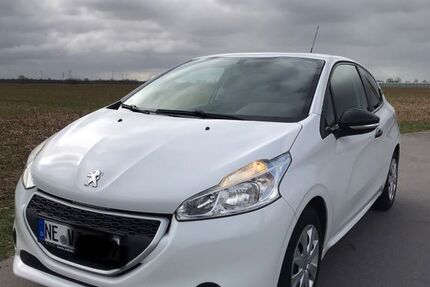 Peugeot 208 111.255 km 4.200 &euro; Neuss 41462