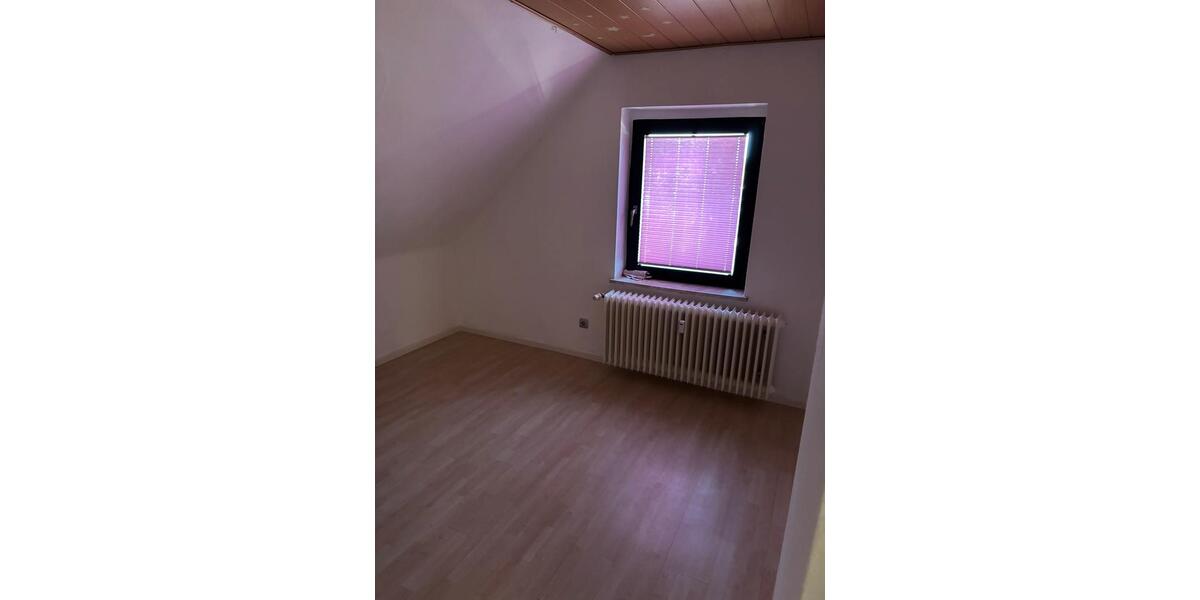 Dachgeschoßwohnung Oberhausen Biefang - 3.5 Zimmer, 72 m&sup2;, 860&euro; | Angebot:26336385