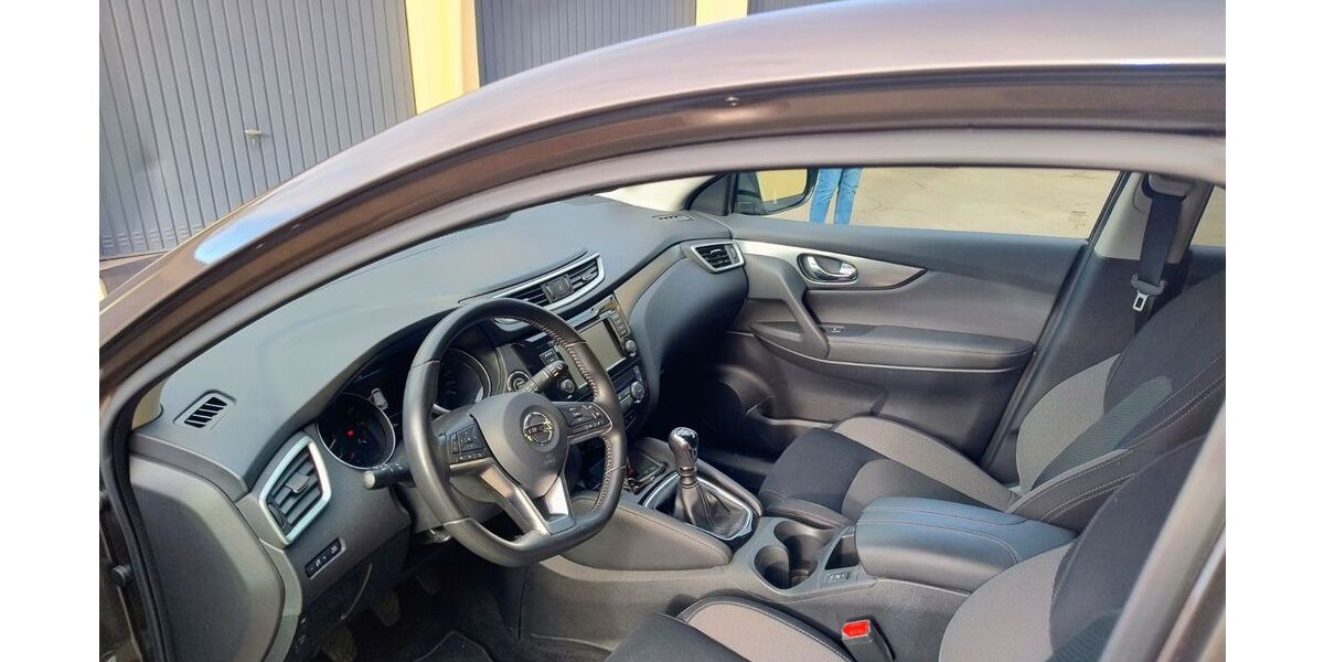 Nissan Qashqai 78.000 km 14.800 &euro; Duisburg 47055