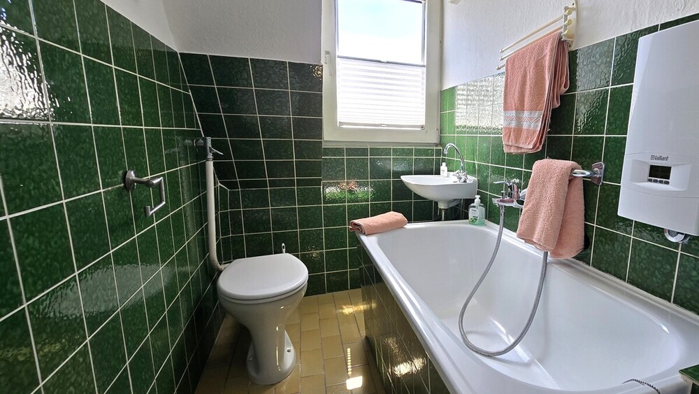 Doppelhaushälfte mit großem Grundstück und Bauplatz - Doppelhaushälfte Mettmann | Angebot:26820953