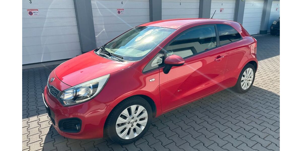 Kia Rio 127.300 km 4.350 &euro; Duisburg 47058