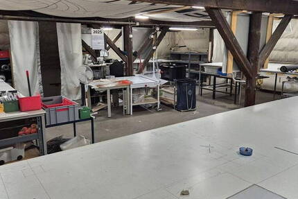 Große Gewerbeeinheit mit Lager- und Büroflächen in gut angebundener Lage Krefelds zu vermieten