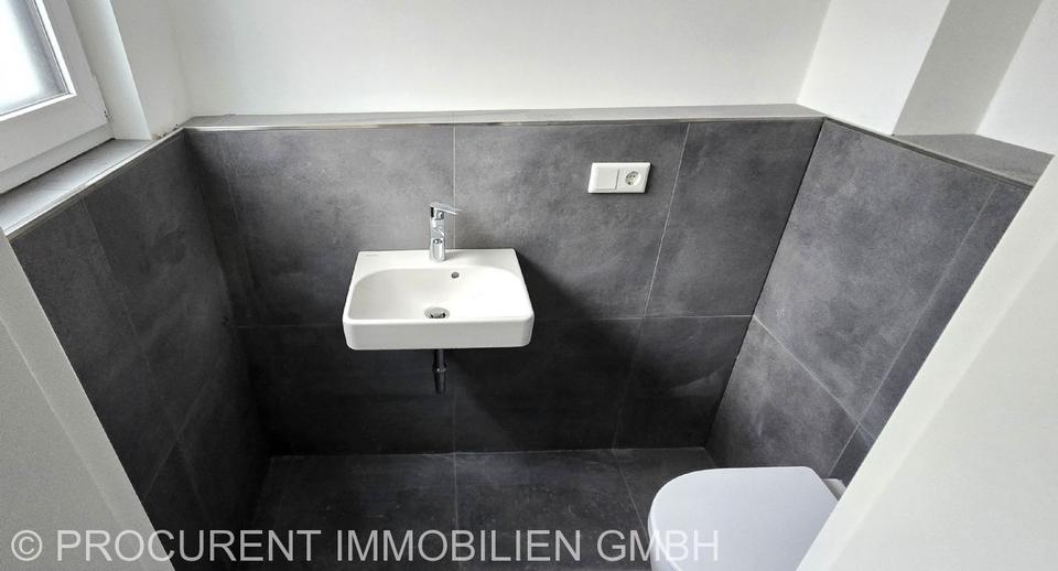 Kernsaniert . . Energetisch optimiert . . Wie neu! Schönes Reihenhaus in Krefeld Dyklage. Einziehen und sich wohlfühlen! 4 zimmer