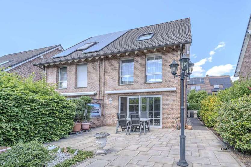 Haus zum Kaufen in Neuss 629.000 € 144 m²