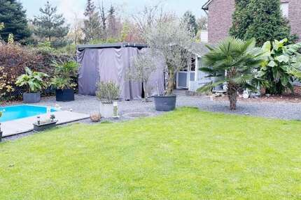 Haus zum Kaufen in Duisburg 598.000 € 275.84 m² 7 zimmer