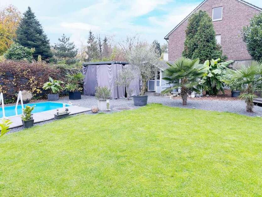 Haus zum Kaufen in Duisburg 598.000 € 275.84 m² 7 zimmer