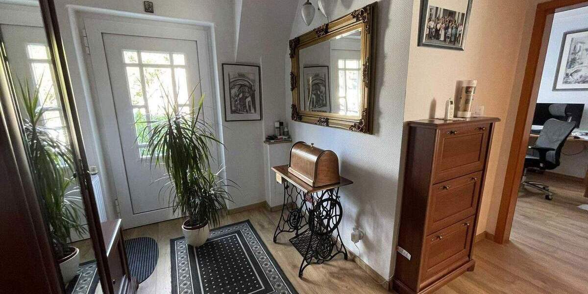 Reihenendhaus Rheinberg - 8 Zimmer, 255 m&sup2;, 749.000&euro; | Angebot:24856052