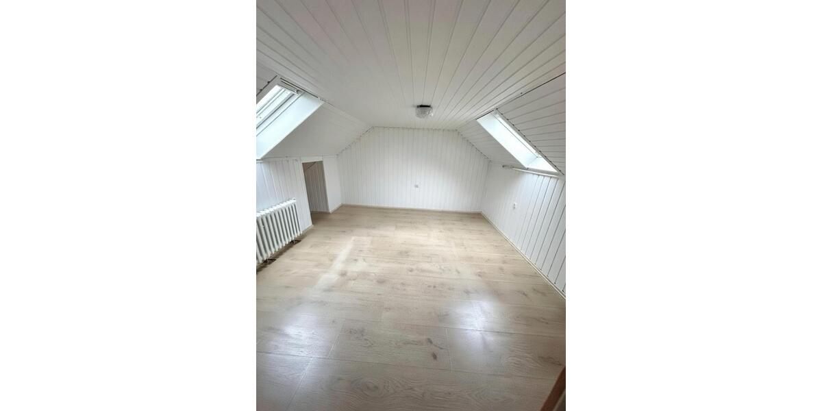 Doppelhaushälfte Düsseldorf Stadtbezirk 6 - 5 Zimmer, 146 m&sup2;, 2.600&euro; | Angebot:26051077