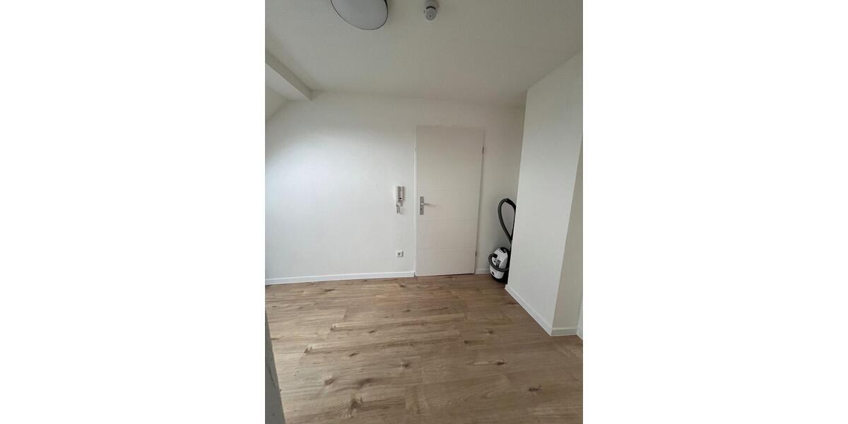 Dachgeschoßwohnung Krefeld Cracau - 1 Zimmer, 36 m&sup2;, 475&euro; | Angebot:25613643