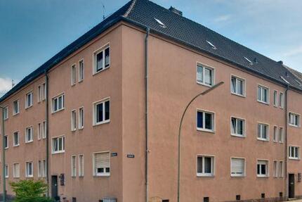 ***Kleine 3-Zimmerwohnung im 2. OG renoviert und bezugsfertig mit Balkon in zentraler Lage*** 3 zimmer