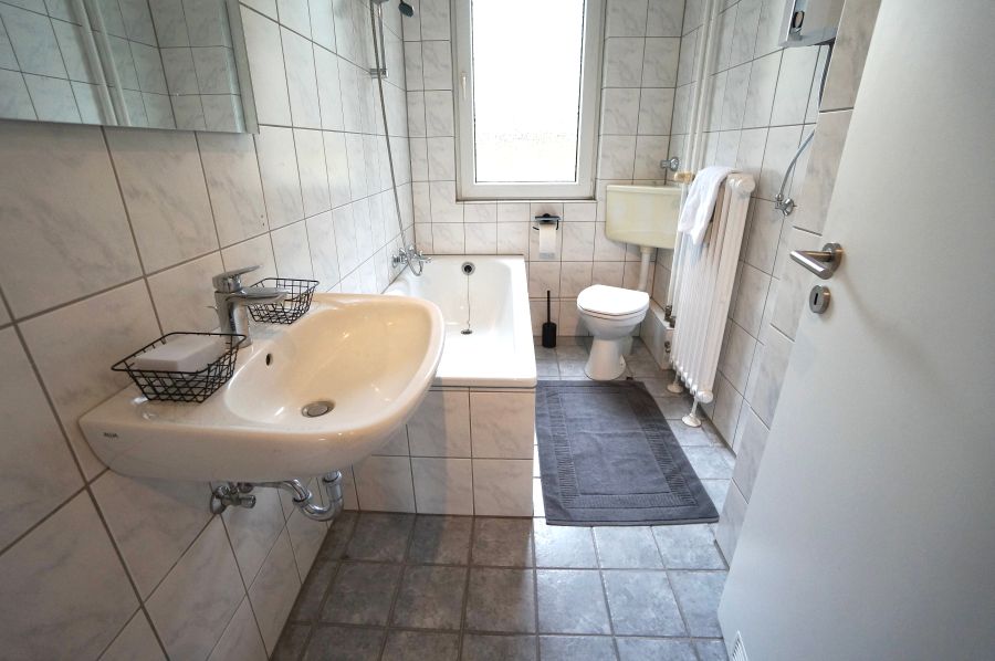 Sehr schöne 3 Zimmer Whg komplett möbliert ! Fußläufig zum HBf ! 3 zimmer