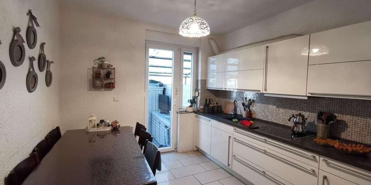 Wohnung zum Kaufen in Duisburg 207.500 € 116 m² 4 zimmer