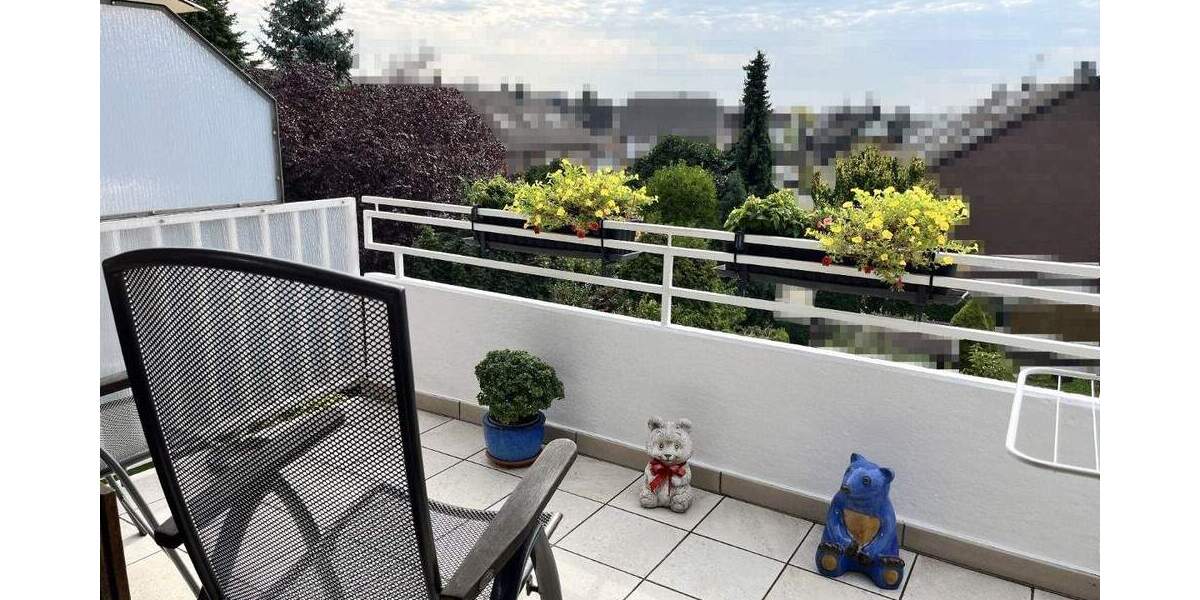 3-Zimmer Dachgeschosswohnung mit großem Balkon und PKW-Stellplatz in Duisburg-Bergheim 3 zimmer
