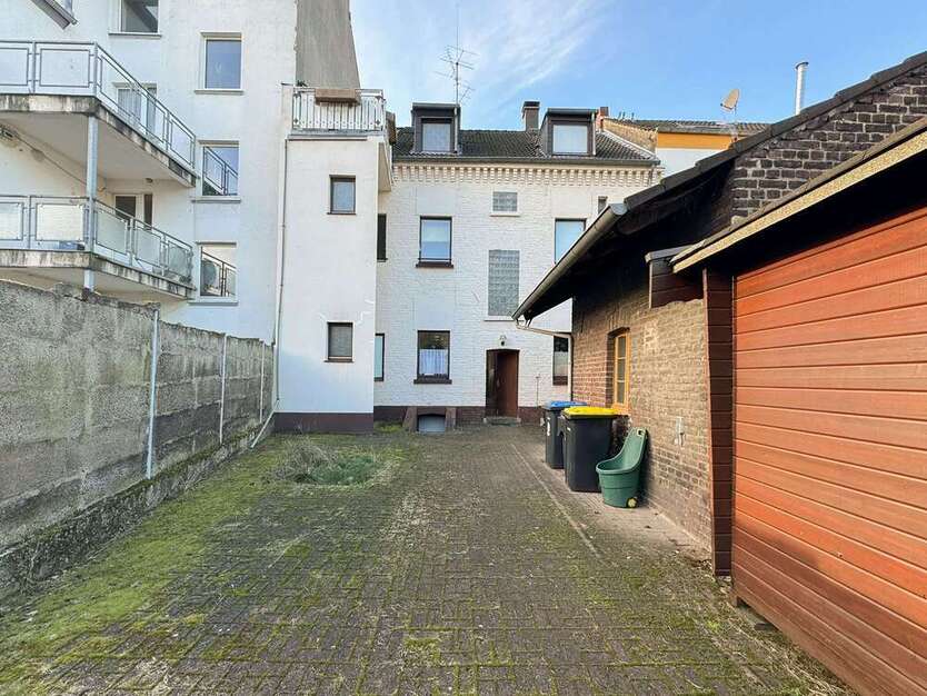 Haus zum Kaufen in Düsseldorf 698.000 € 259 m²
