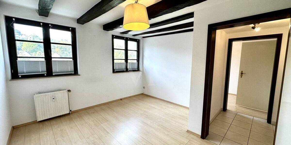 3-Zimmer-Altbau mit Terrasse und Privatzugang 3 zimmer