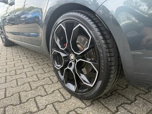 Skoda OCTAVIA 2.0 RS245 Combi+Navi+CarPlay+Totwinkel+ 89.000 km 22.450 &euro; Meerbusch 40667