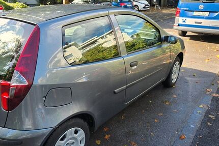 Fiat Punto 50.371 km 2.199 € Düsseldorf 40237
