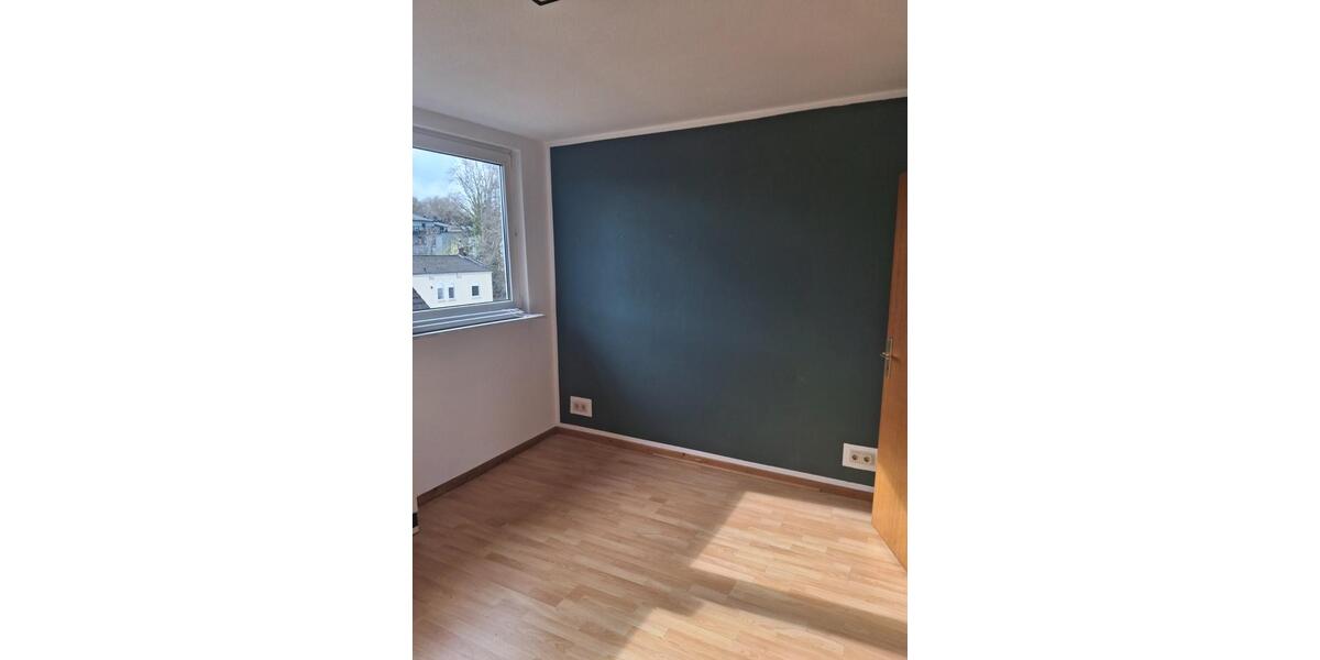 Dachgeschoßwohnung Essen Stadtbezirk VII - 3 Zimmer, 80 m&sup2;, 650&euro; | Angebot:25612945