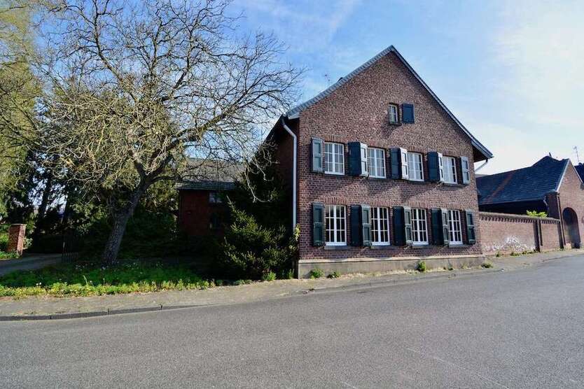 Haus zum Kaufen in Mönchengladbach 340.000 € 153 m²