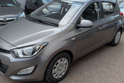 Hyundai i20 71.350 km 5.250 &euro; Mülheim-Ruhr 45473