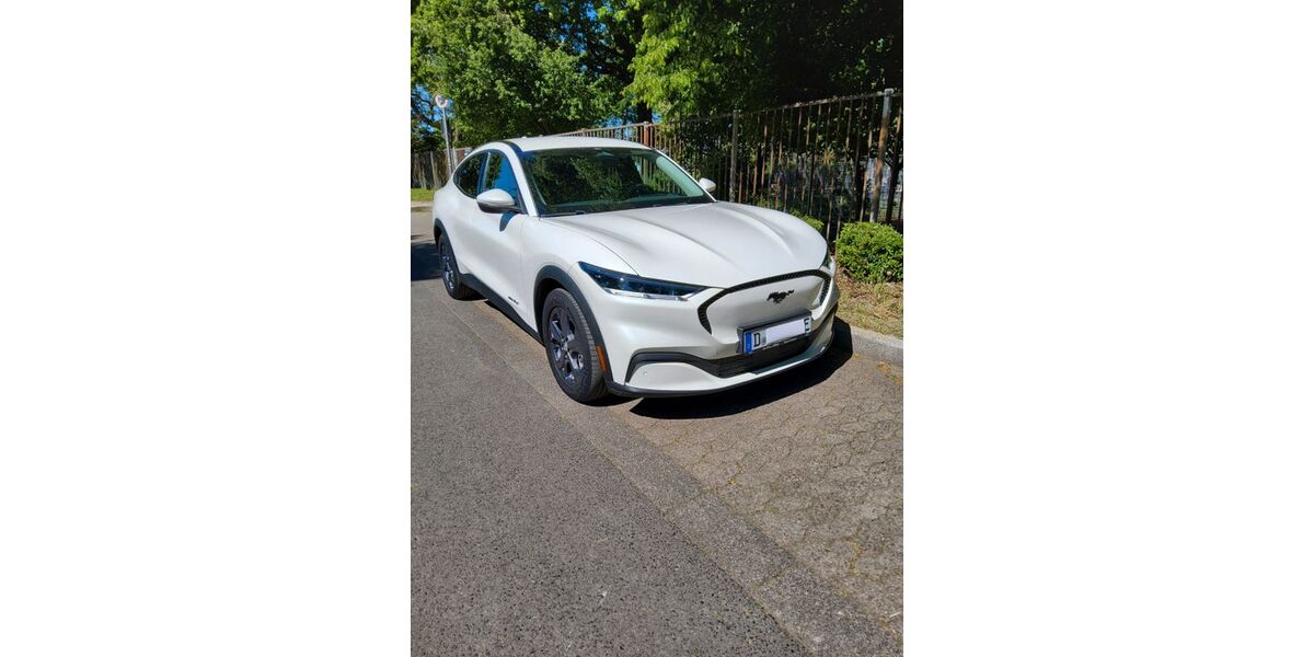 Ford Mustang Mach-E 29.800 km 25.900 &euro; Düsseldorf 40225