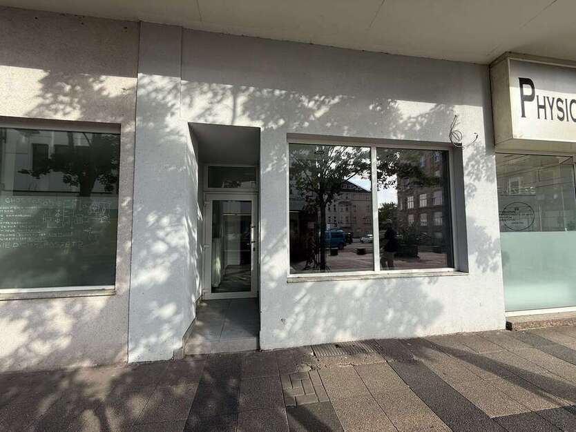 Einzelhandel in Duisburg 895,78 € 74.97 m²