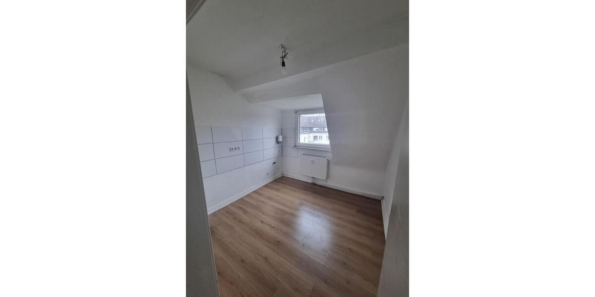 Dachgeschoßwohnung Duisburg Duisburg-Mitte - 2 Zimmer, 43 m&sup2;, 430&euro; | Angebot:24849639