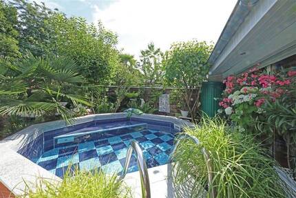 Immobilien-Richter: Saniertes Einfamilienhaus mit Pool und Traumgarten