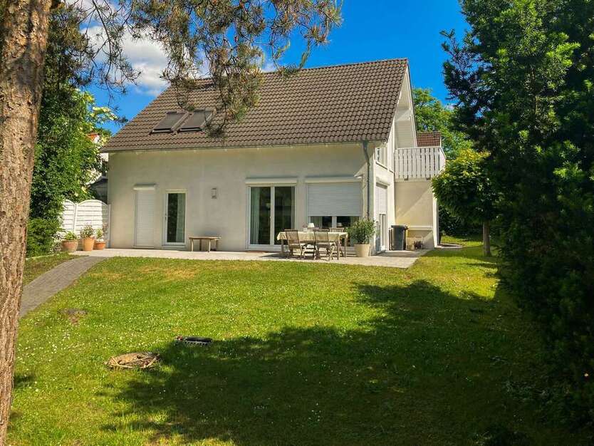 Haus zum Kaufen in Düsseldorf 865.000 € 136.27 m²