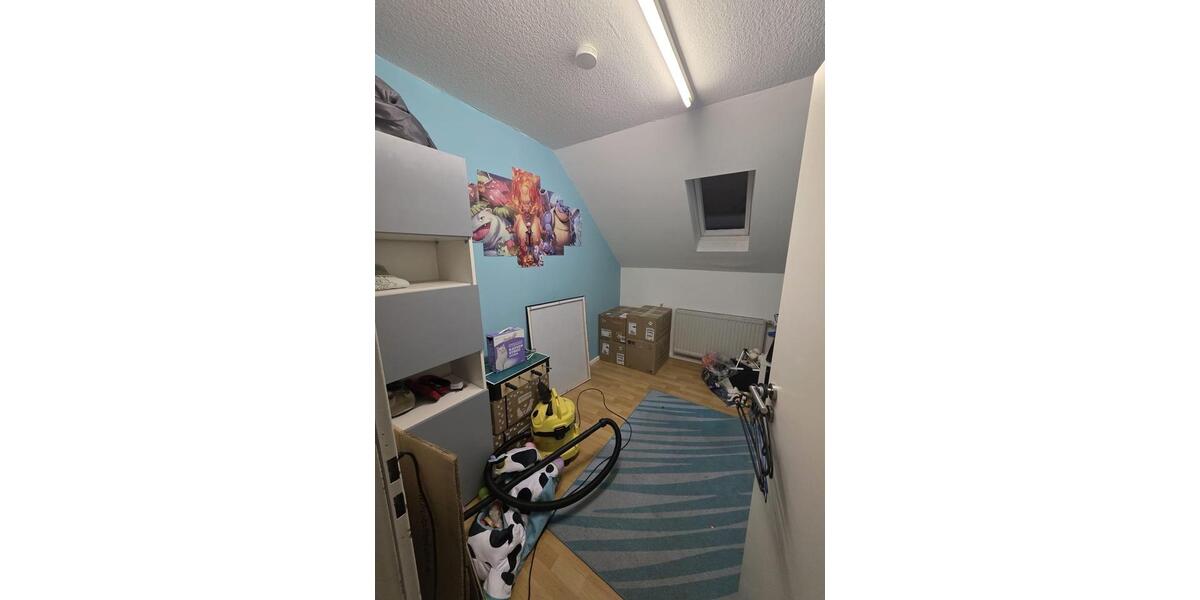 Dachgeschoßwohnung Krefeld Cracau - 4 Zimmer, 86 m&sup2;, 695&euro; | Angebot:26151684