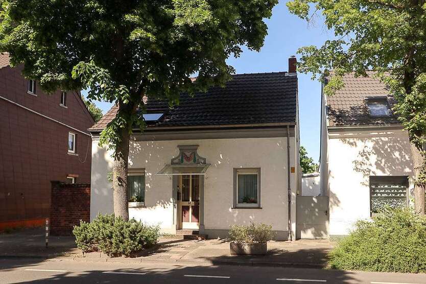 Haus zum Kaufen in Düsseldorf Heerdt 599.000 € 105 m²