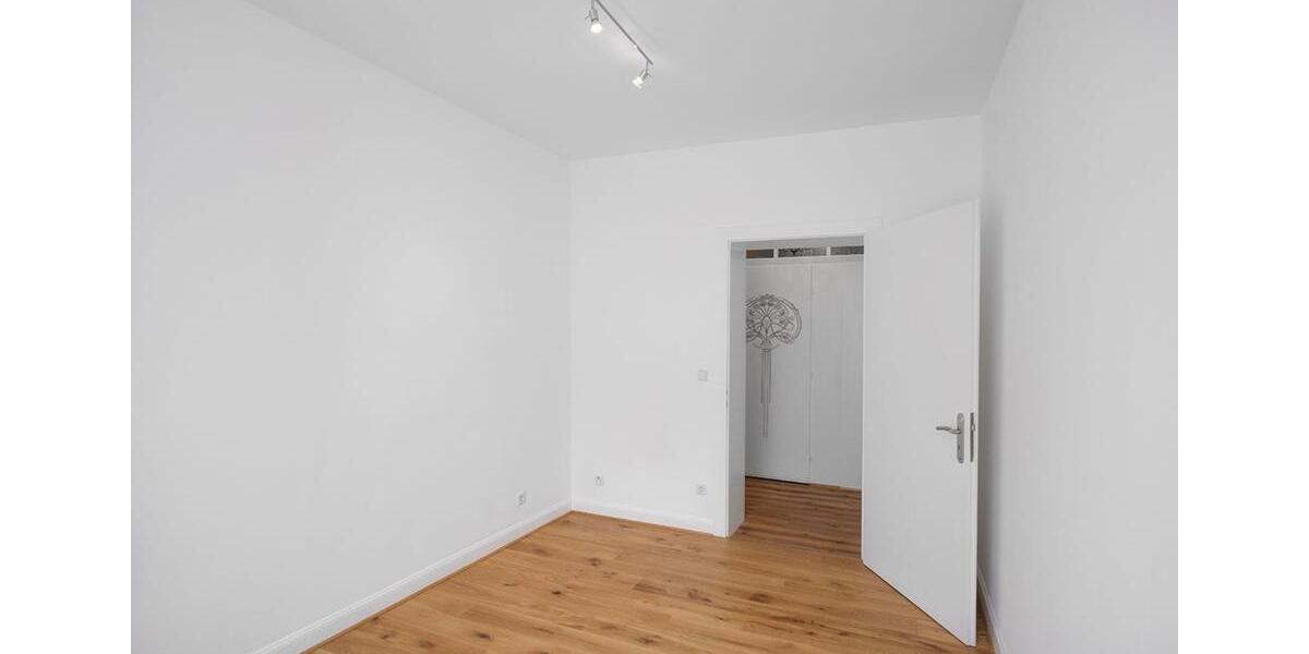 Zoovrt 3Zi komplett sanierte helle Whg Parkett EBK ab Februar zimmer