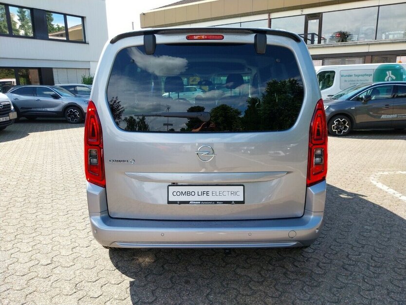Opel Combo Life - e Ultimate 4.500 km 28.290 € HAAN 42781