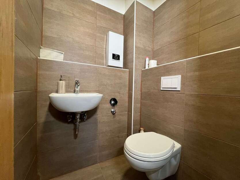 Lukratives Wohn-& Geschäftshaus mit 8 Whg, 3 Gewerben und 2 Keller Lagerflächen + Antenne in Bochum 43 zimmer