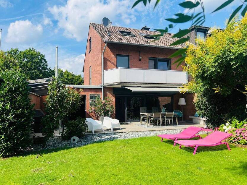 KR-BOCKUM! Einfamilienhaus MIT VIELSEITIGEM RAUMKONZEPT, GROSSEM GARTEN, GARAGE U. STELLPLÄTZEN!