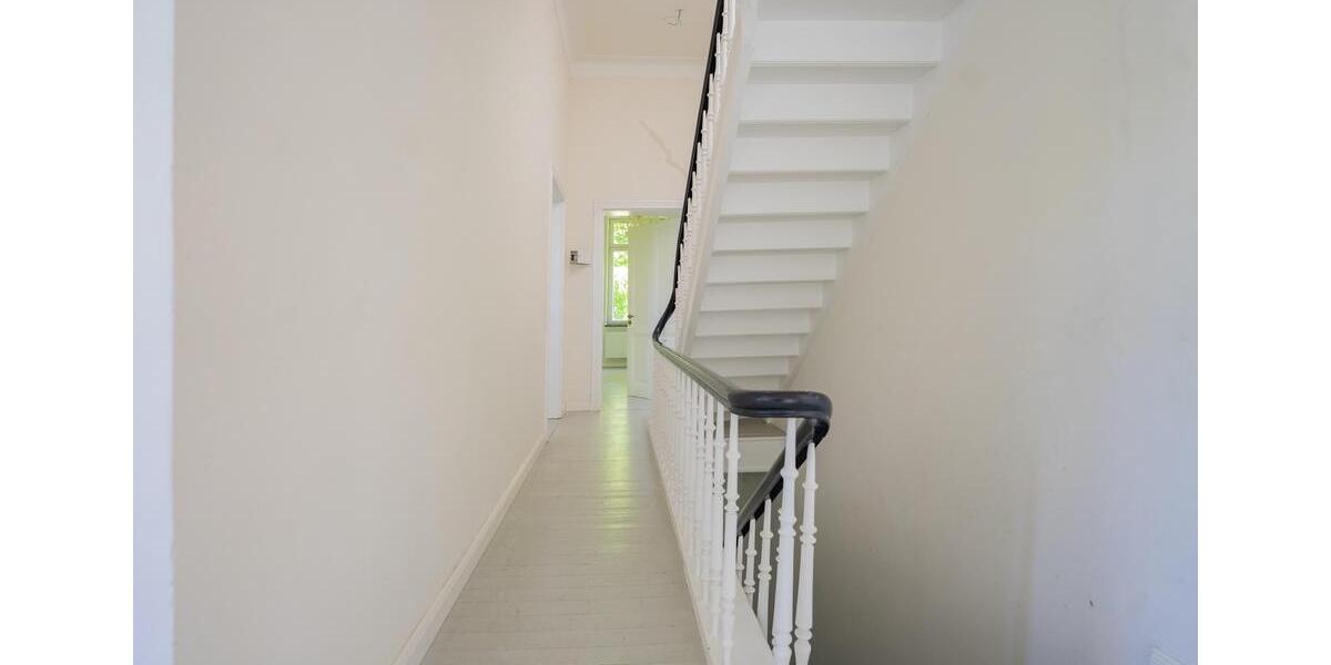 Villa Krefeld Bockum - 5 Zimmer, 180 m&sup2;, 2.040&euro; | Angebot:24987604