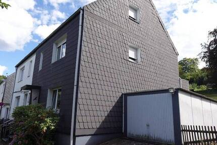 RUHIG UND FAMILIENFREUNDLICH DOPPELHAUSHÄLFTE MIT BALKON UND GROßEM GARTEN 5 zimmer