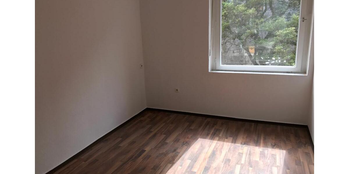 GE Rotth. 1OG 3 SZ + WZ + Küche + Bad + Korr + Keller 86 QM 5 zimmer