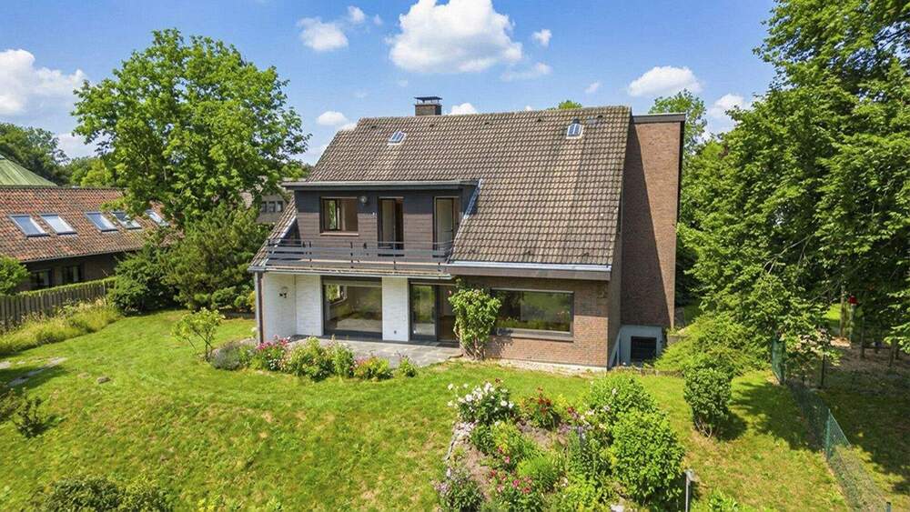 großzügiges, freistehendes Einfamilienhaus mit schönem Garten und Erftblick 6 zimmer