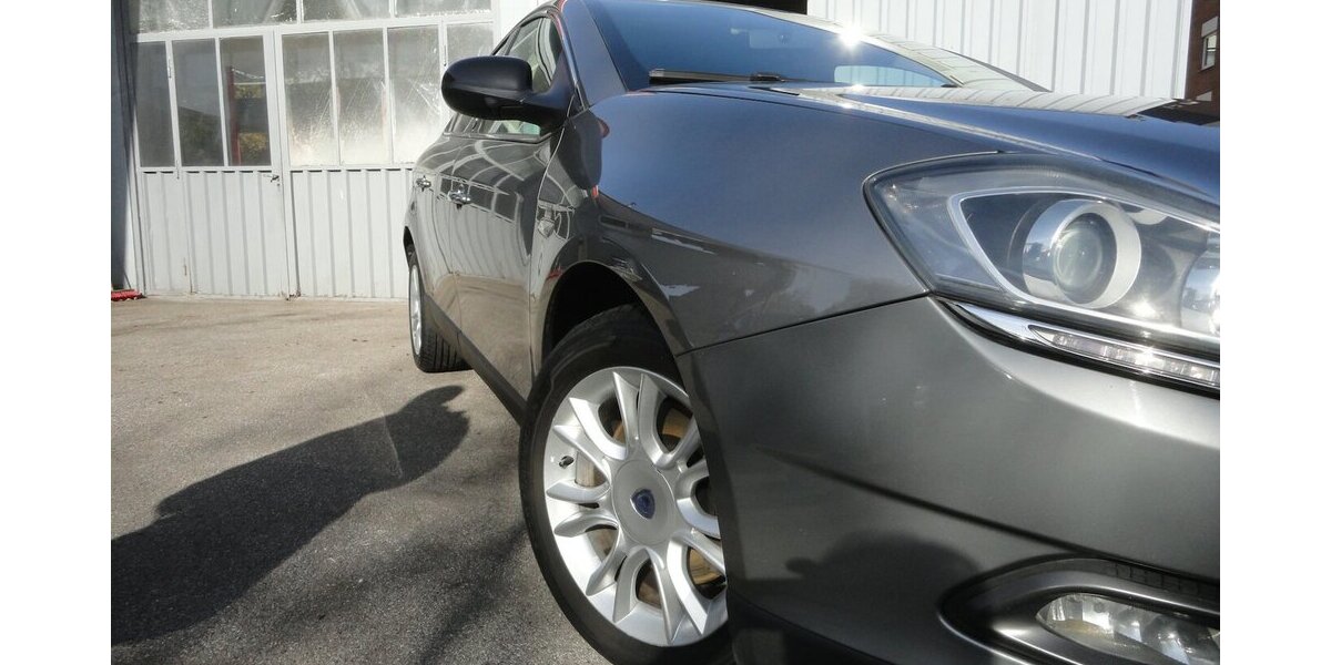 Lancia Delta Oro 1,9d 140 KW HU11/27 Klimatr+Navi+Leder 167.000 km 4.990 &euro; Neuss 41462