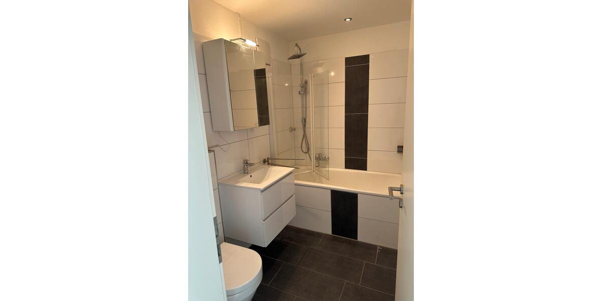 Dachgeschoßwohnung Bottrop Feldhausen - 3.5 Zimmer, 85 m&sup2;, 900&euro; | Angebot:25309689