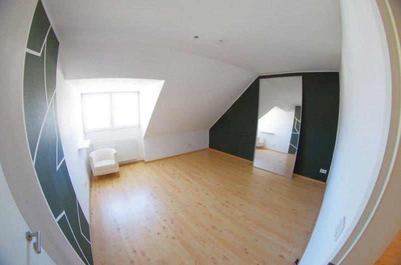 Dachgeschoßwohnung Essen Stadtbezirk V - 2 Zimmer, 80 m&sup2;, 500&euro; | Angebot:26367883