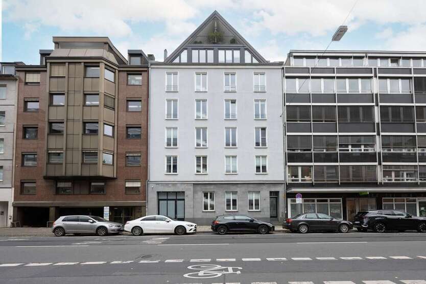 Wohnung zum Kaufen in Düsseldorf 710.000 € 97 m² 4 zimmer