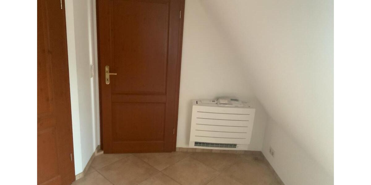 Dachgeschoßwohnung Neuss Gnadental - 5 Zimmer, 177 m&sup2;, 2.250&euro; | Angebot:26384336