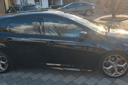 Ford Focus 66.000 km 13.500 &euro; Gelsenkirchen - Schaffrath 45897