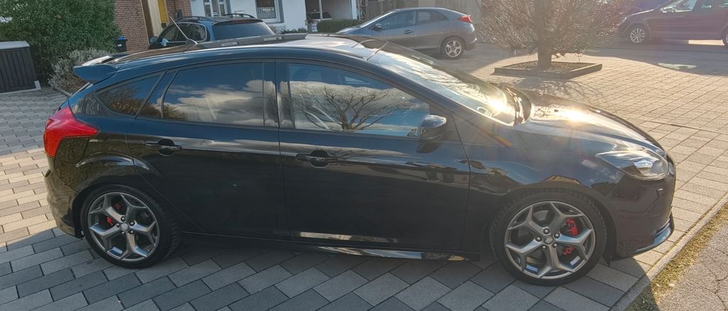 Ford Focus 66.000 km 13.500 &euro; Gelsenkirchen - Schaffrath 45897