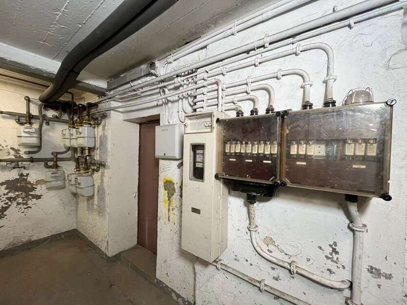 Lukratives Wohn-& Geschäftshaus mit 8 Whg, 3 Gewerben und 2 Keller Lagerflächen + Antenne in Bochum 43 zimmer